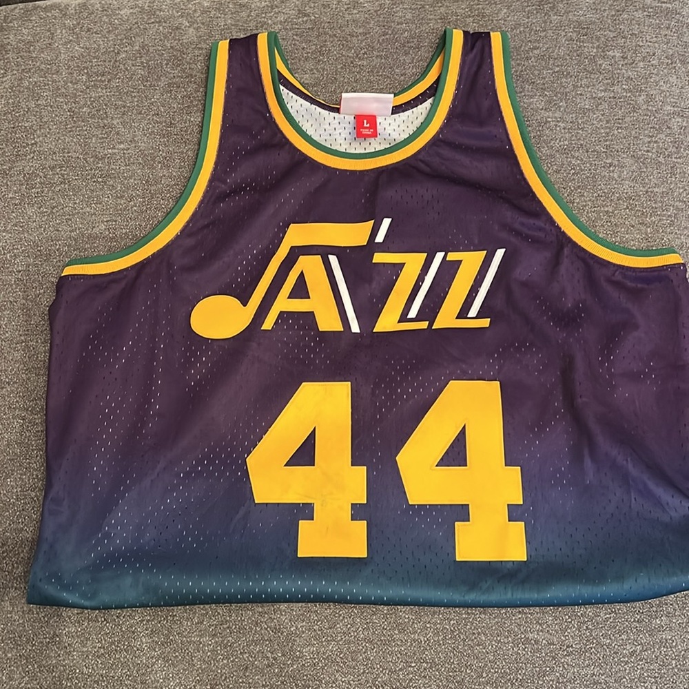 Mitchell & Ness “PISTOL” Pete Maravich 1974-75 Jazz Jersey Hardwood Classic. - Picture 7 of 10